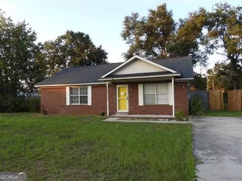 81 Crosby Dr, Hinesville, GA 31313