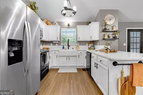 Kitchen - 265 Riverbrooke Trl, Covington, GA 30016 photo 3 of 4