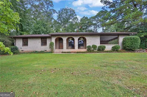 4847 Shadowwood Ct SW, Lilburn, GA 30047