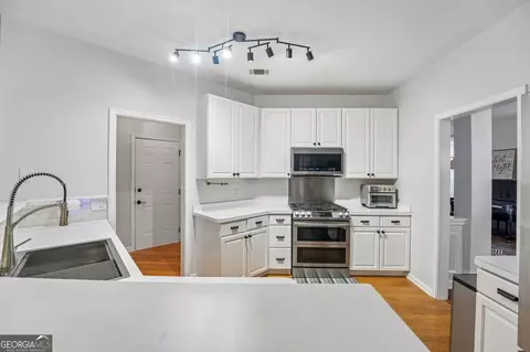 Kitchen - 195 Sable Pointe Dr, Milton, GA 30004 photo 3 of 5