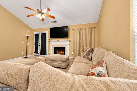 Living - 769 Mesa Rd, Mcdonough, GA 30253 photo 2 of 2