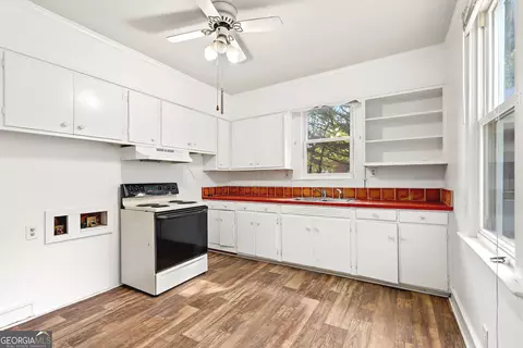 Kitchen - 7 Georgia Ave, Hampton, GA 30228 photo 1 of 2