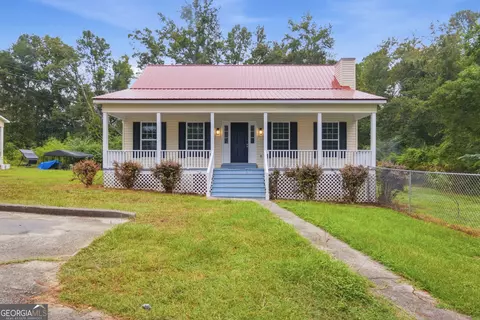 562 Maurice Dr, Swainsboro, GA 30401
