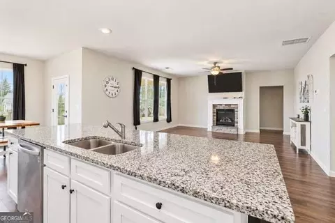 Kitchen - 1978 Waterside Cir, Bethlehem, GA 30620 photo 2 of 2