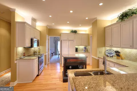 Kitchen - 613 Eagle River Ln, Grayson, GA 30017 photo 3 of 4