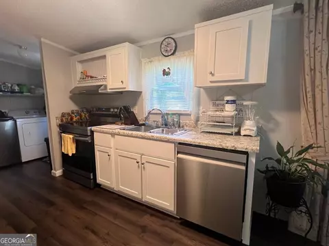 Kitchen - 166 Pebble Hills Rd, Cochran, GA 31014 photo 1 of 3