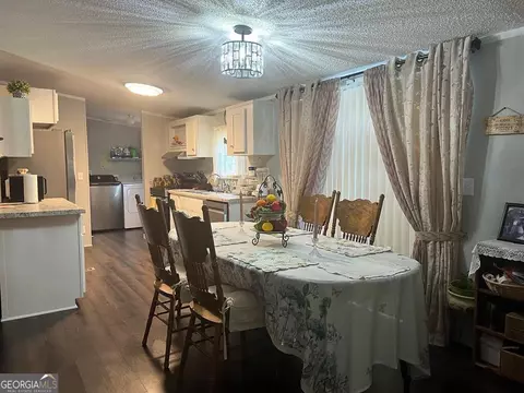 Dining - 166 Pebble Hills Rd, Cochran, GA 31014 photo 2 of 4