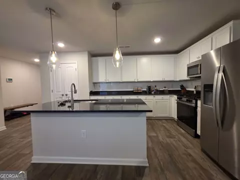 Kitchen - 205 River Meadow Dr, Lagrange, GA 30241 photo 4 of 6