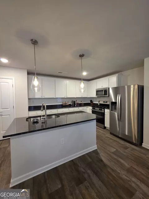 Kitchen - 205 River Meadow Dr, Lagrange, GA 30241 photo 2 of 6