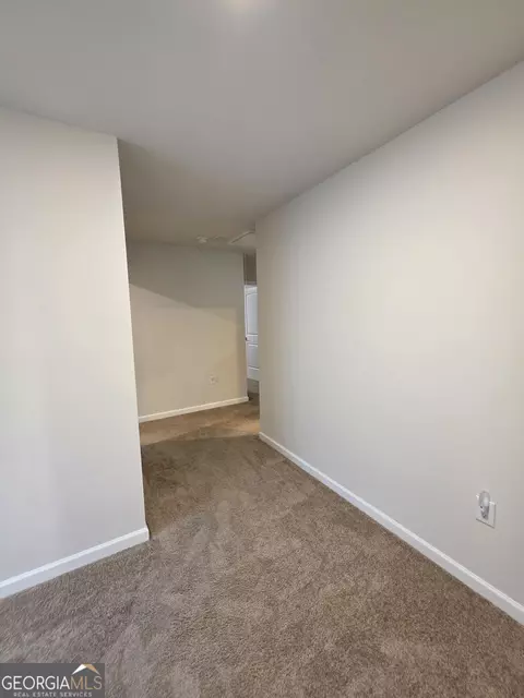 Entry Way - 205 River Meadow Dr, Lagrange, GA 30241 photo 6 of 10