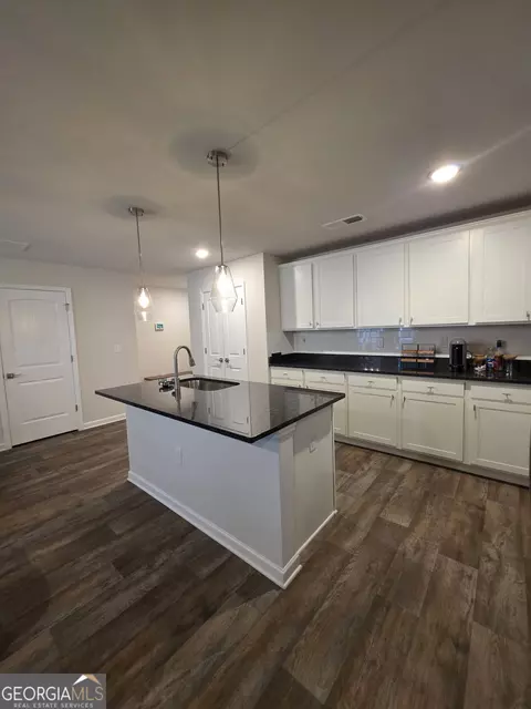Kitchen - 205 River Meadow Dr, Lagrange, GA 30241 photo 3 of 6