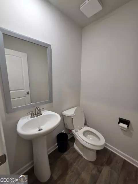 Bath - 205 River Meadow Dr, Lagrange, GA 30241 photo 1 of 6
