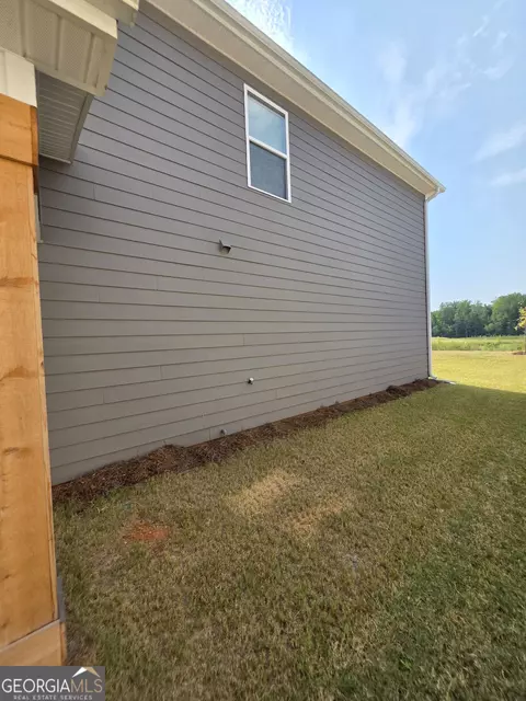 Exterior - 205 River Meadow Dr, Lagrange, GA 30241 photo 4 of 9