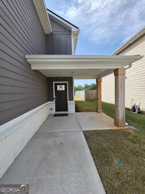 Exterior - 205 River Meadow Dr, Lagrange, GA 30241 photo 3 of 9