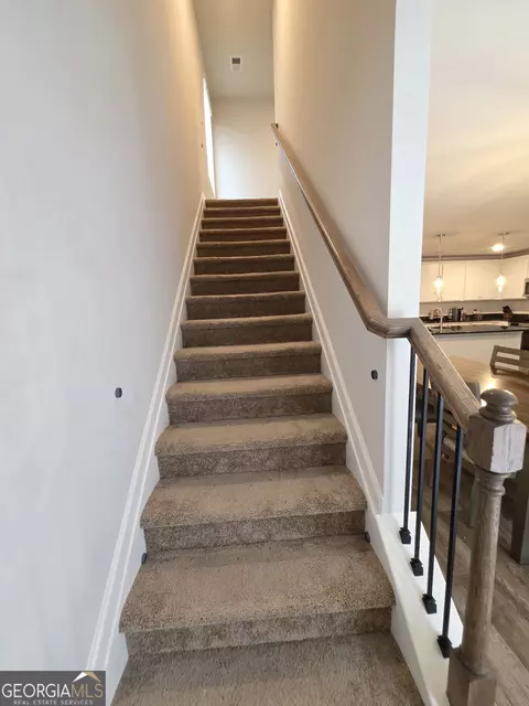 Entry Way - 205 River Meadow Dr, Lagrange, GA 30241 photo 5 of 10