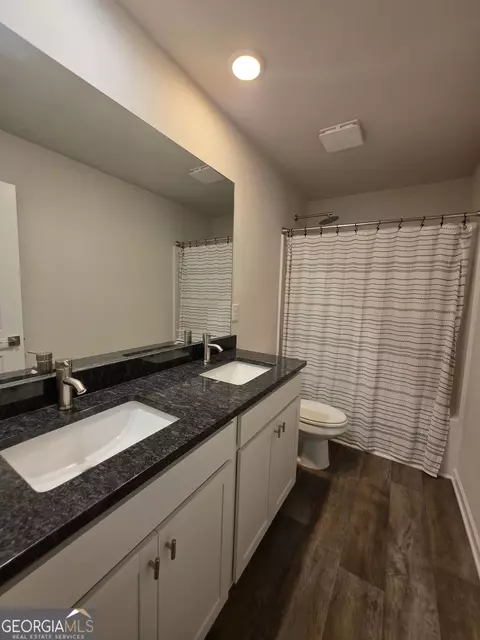 Bath - 205 River Meadow Dr, Lagrange, GA 30241 photo 6 of 6