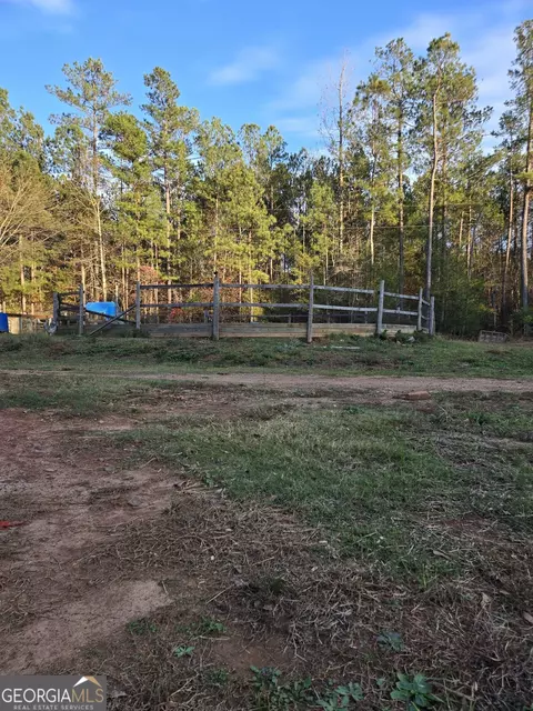 Exterior - 571 King Bostick Rd, Covington, GA 30016 photo 3 of 6