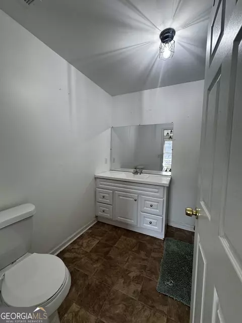 Bath - 571 King Bostick Rd, Covington, GA 30016 photo 1 of 3