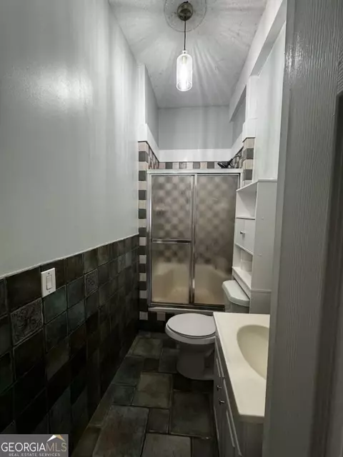 Bath - 571 King Bostick Rd, Covington, GA 30016 photo 2 of 3
