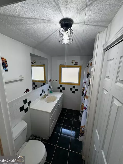 Bath - 571 King Bostick Rd, Covington, GA 30016 photo 3 of 3