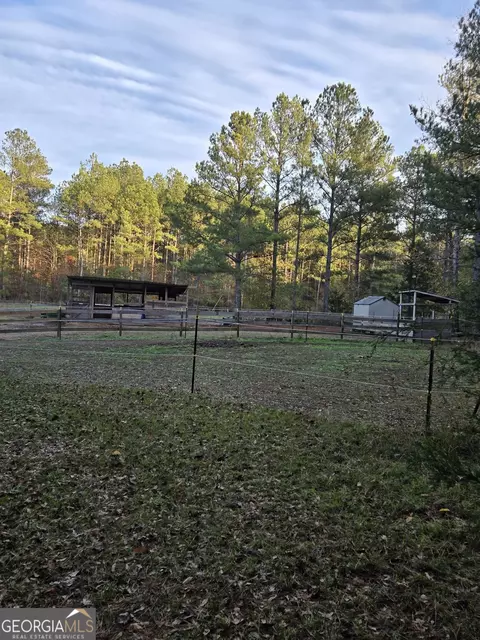 Exterior - 571 King Bostick Rd, Covington, GA 30016 photo 5 of 6
