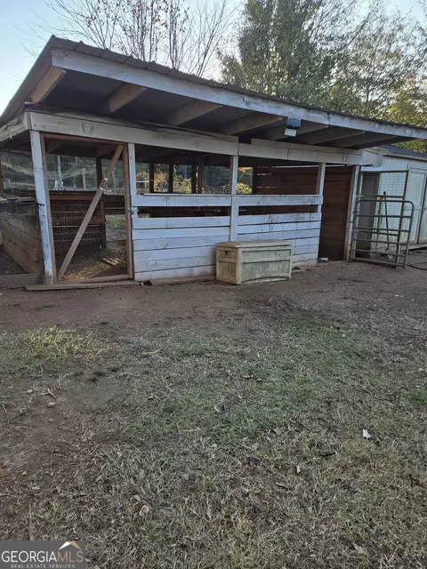 Exterior - 571 King Bostick Rd, Covington, GA 30016 photo 6 of 6