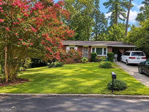 127 Ellendale Ln NW, Atlanta, GA 30318