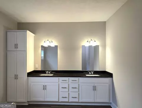 Bath - 169 E Sheppard St, Stapleton, GA 30823 photo 3 of 4