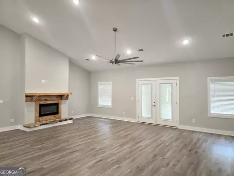 Living - 169 E Sheppard St, Stapleton, GA 30823 photo 2 of 4