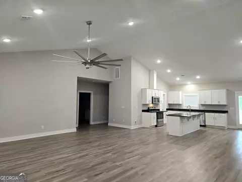 Living - 169 E Sheppard St, Stapleton, GA 30823 photo 1 of 4