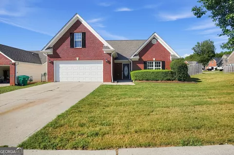 1512 Queen Elizabeth Dr, Locust Grove, GA 30248