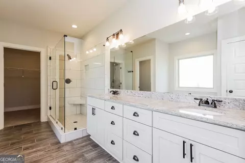 Bath - 71 Derby Dr, Forsyth, GA 31029 photo 1 of 3