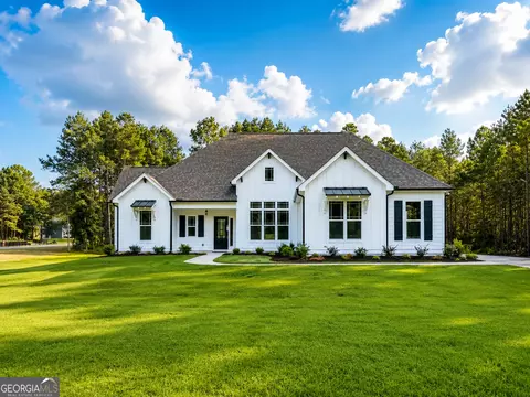 Exterior - 41 Commanche Cir #LOT 55, Williamson, GA 30292 photo 2 of 12