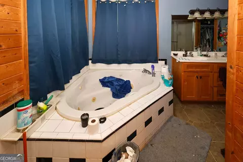 Bath - 263 Cole Lake Dr, Toccoa, GA 30577 photo 1 of 1