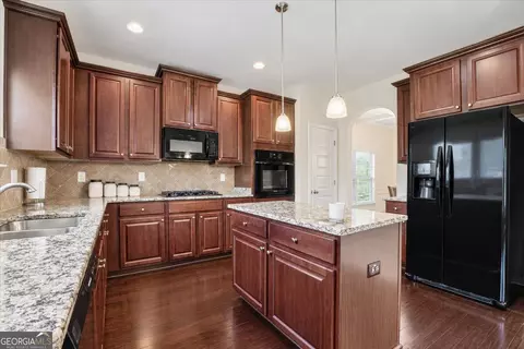 Kitchen - 225 Silver Rdg, Covington, GA 30016 photo 2 of 3