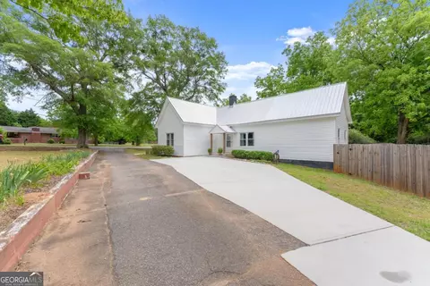 1519 New Hope Church Rd, Loganville, GA 30052