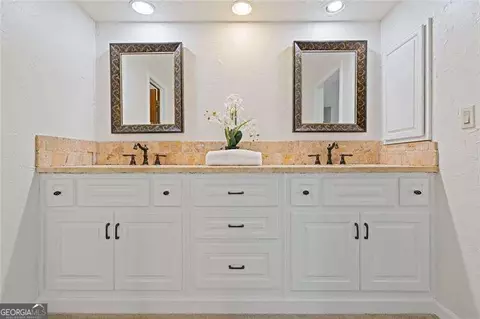 Bath - 3752 Frederica Rd NW, Berkeley Lake, GA 30096 photo 4 of 7