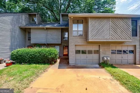 1002 Creatwood Cir SE, Smyrna, GA 30080