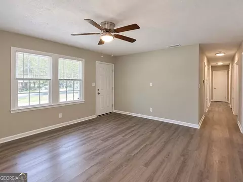 Living - 119 Sir Lancelot Dr, Lagrange, GA 30241 photo 2 of 5