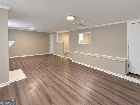 Living - 119 Sir Lancelot Dr, Lagrange, GA 30241 photo 3 of 5