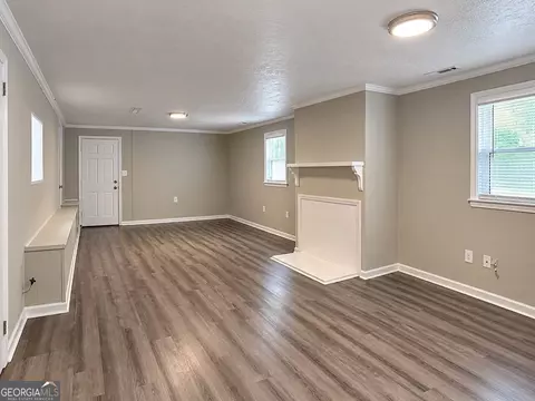 Living - 119 Sir Lancelot Dr, Lagrange, GA 30241 photo 4 of 5