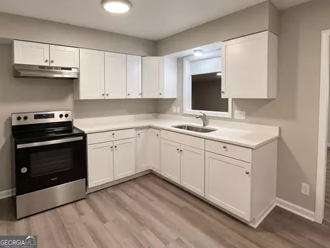 Kitchen - 119 Sir Lancelot Dr, Lagrange, GA 30241 photo 2 of 2