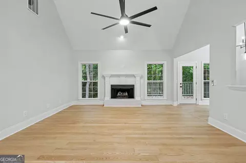 Living - 174 Tusquittee Trl, Cornelia, GA 30531 photo 2 of 3