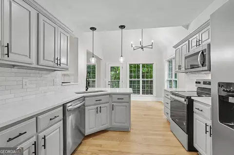 Kitchen - 174 Tusquittee Trl, Cornelia, GA 30531 photo 2 of 2