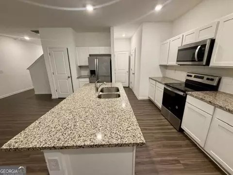 Kitchen - 1408 Ben Park Way, Grayson, GA 30017 photo 2 of 4