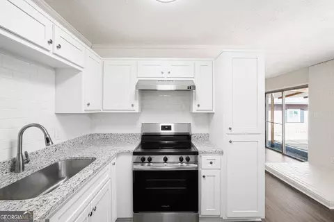 Kitchen - 30 Roberts Ln, Covington, GA 30014 photo 2 of 2