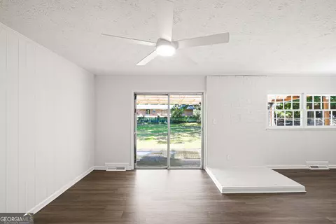 Living - 30 Roberts Ln, Covington, GA 30014 photo 1 of 1
