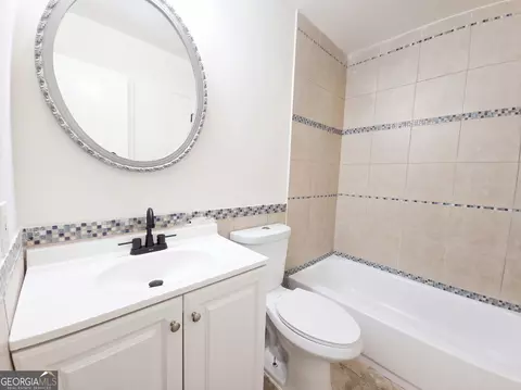 Bath - 3118 Caliente Ln, Rex, GA 30273 photo 1 of 2