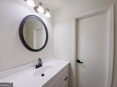 Bath - 3118 Caliente Ln, Rex, GA 30273 photo 2 of 2