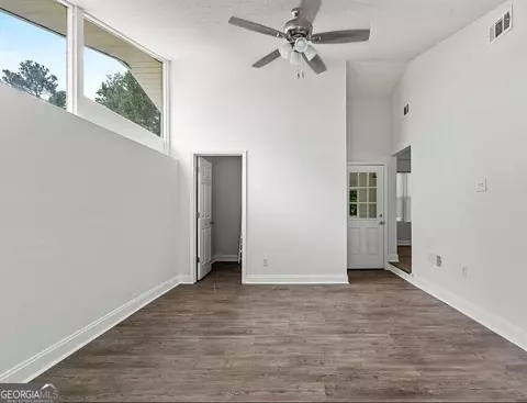 Living - 3320 Oakridge, Augusta, GA 30909 photo 3 of 3